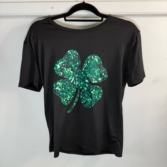 Black T-Shirt with Green Glitter Shamrock Clover Short Sleeve Soft Material - Picture 1 of 6